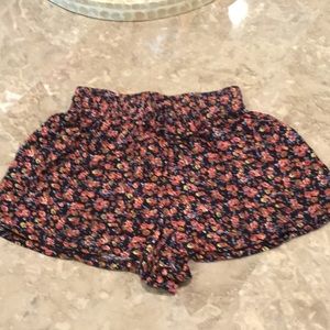 American Eagle high waisted floral print shorts, size XXS.